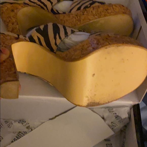 Sandals - Picture 4 of 5